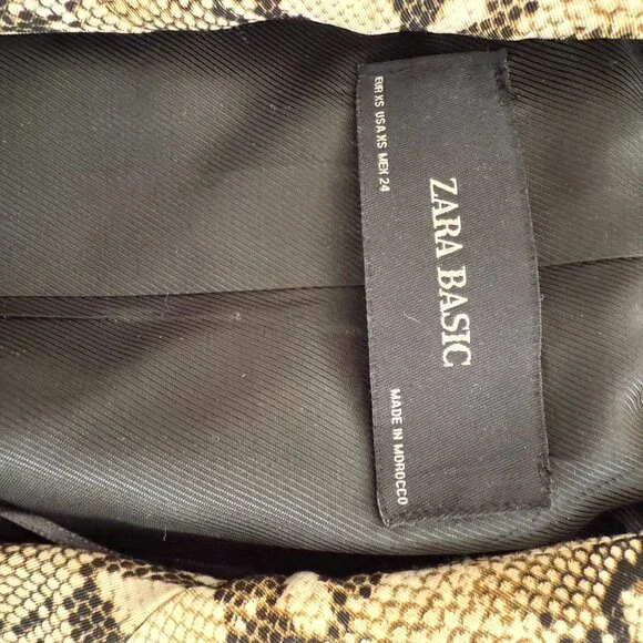 ZARA- SNAKESKIN BLAZER/JACKET- SIZE XS- LIKE NEW NEVER WORN - Picture 2 of 3